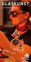 Glaskunst Titelfoto Glaskunst: Glasfigur im Vordergrund, Glasbläser im Hintergrund