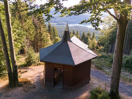 Aussicht auf die Schutzhütte Weidmannsheil am Rennsteig