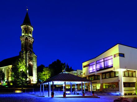 NEC bei Nacht